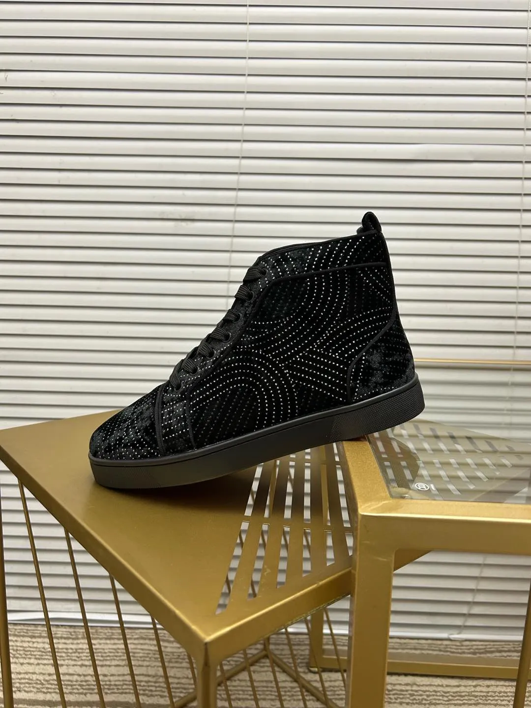 (Customized model) Ex-factory price is 560. christian louboutin (CL red sole shoes) counter series, casual sneakers for couples 📢 📢 📢 Exclusive hot style release 🎈🎈💪 Movable latex feet 👻 Finished outsole line [Proud] 😝Female 35-40# Male 38#-46, global supply😝 [Top version]: Original imported genuine leather upper, top original leather lining, original molded TPU outsole, original 1:1 detail processing, original shoe last,